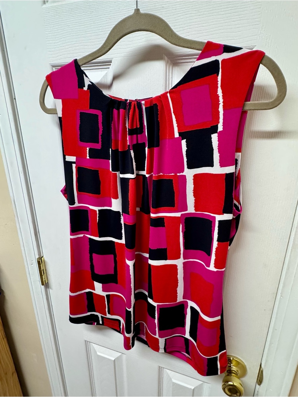 Calvin Klein Sleeveless Geometric Pleated Top – Size Large | Like New - Picture 4 of 9